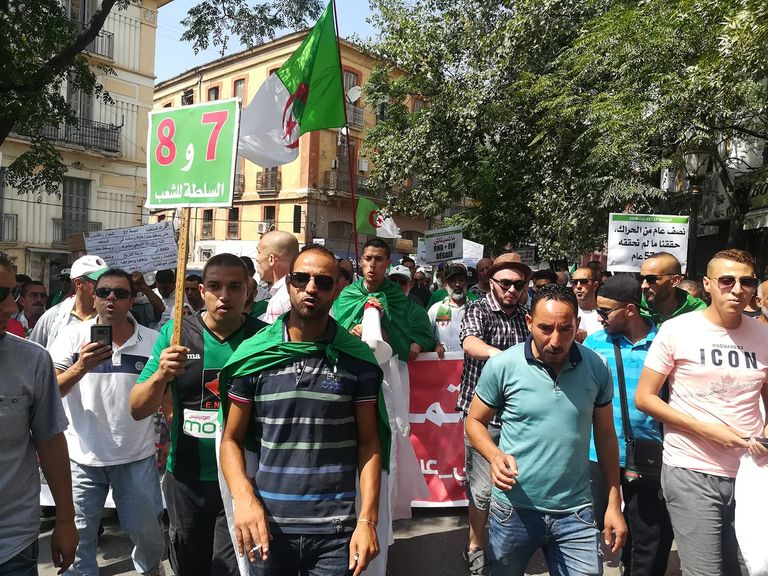 رفض للجنة الحوار وبقاء رموز نظام بوتفليقة في الجمعة 27 من مظاهرات الجزائر مظاهرات الجمعة الـ27 بالجزائر