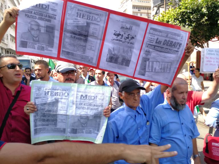 رفض للجنة الحوار وبقاء رموز نظام بوتفليقة في الجمعة 27 من مظاهرات الجزائر مظاهرات الجمعة الـ27 بالجزائر