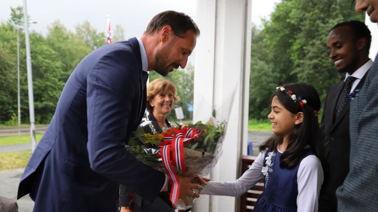 ولي عهد النرويج يزور مسجد النور في أوسلو - (صحف محلية)