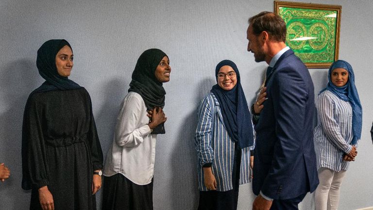 ولي عهد النرويج يزور مسجد النور في أوسلو - (صحف محلية)