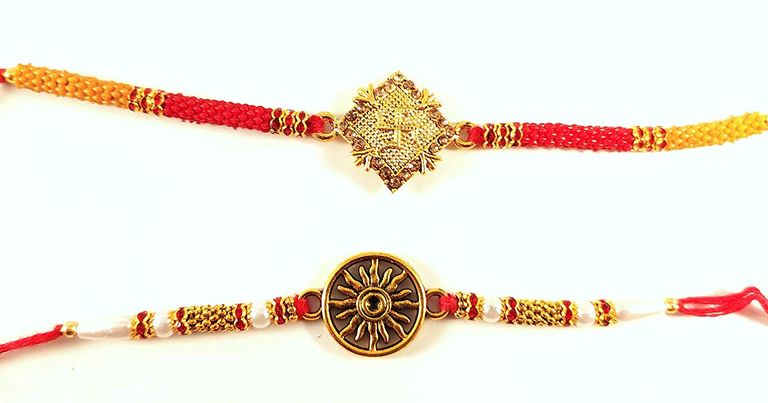 تقديم الهدايا من أهم مزايا عيد "راكشا باندهان"