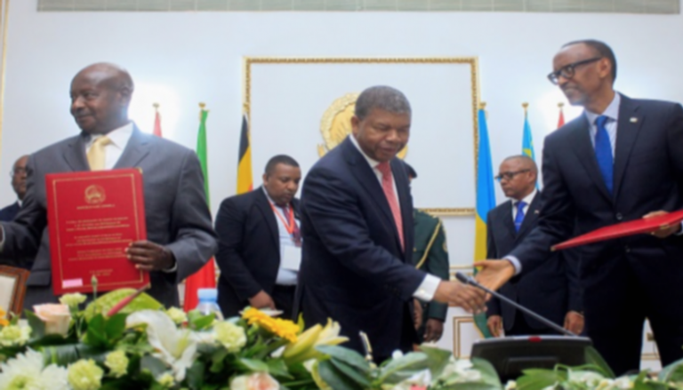 توقيع الاتفاق بين رواندا وأوغندا - الفرنسية