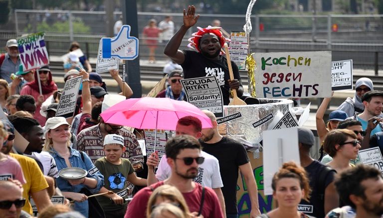 الآلاف يتظاهرون ضد اليمين المتطرف في دريسدن
