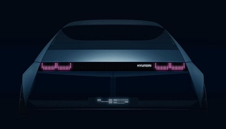 سيارة هيونداي الكهربائية Concept 45 الاختبارية شعار شركة هيونداي