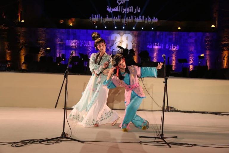 عرض فرقة "تشيان جو" الصينية