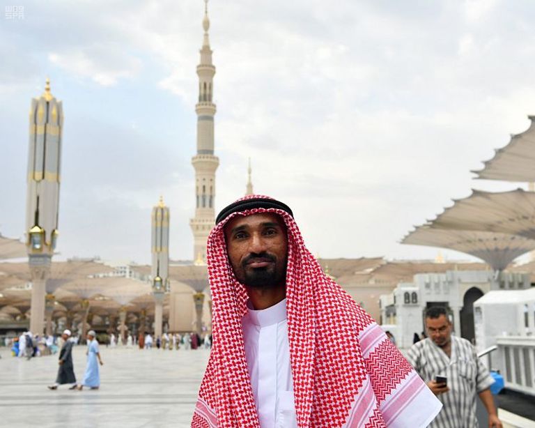 إقبال على الزي السعودي من زوار المدينة المنورة