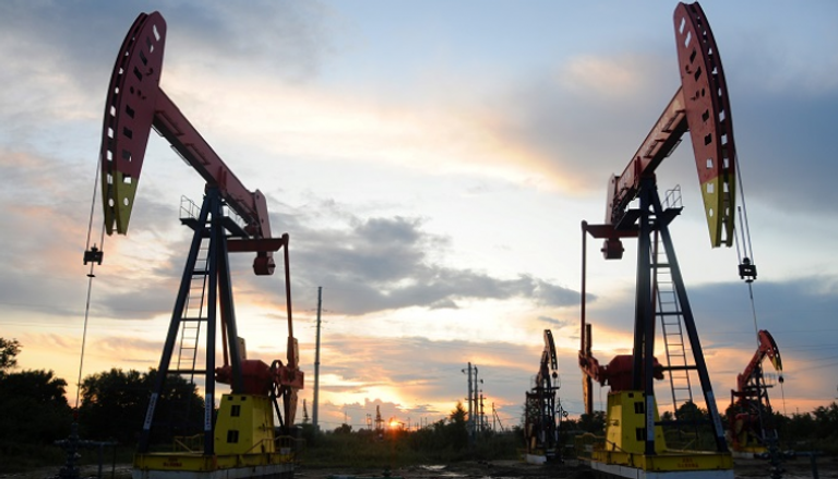 النفط يتراجع مع تصاعد مخاطر الركود بسبب الحرب التجارية
