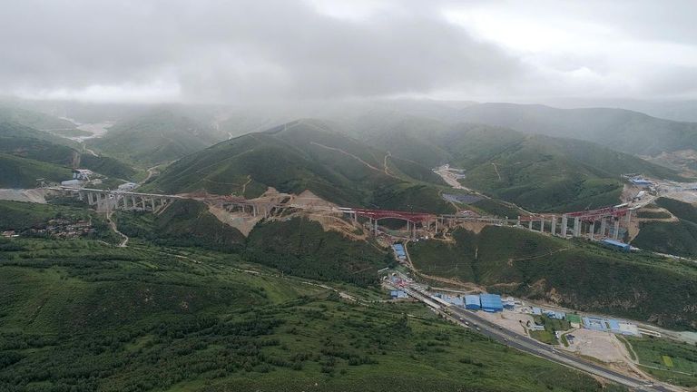 النفق اللولبي "جين جيا تشوانغ"