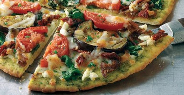 البيتزا وجبة غير صحية بالمرة وتحتوي على العديد من المخاطر