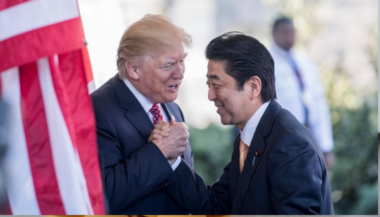 ترامب ورئيس الوزراء الياباني - أرشيف