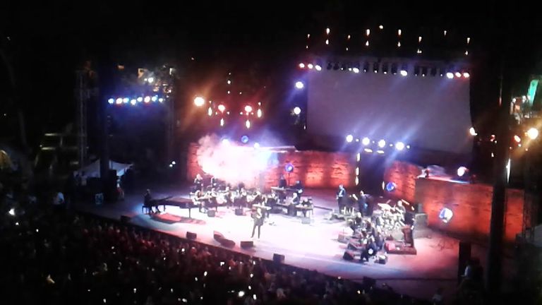 مشهد من حفل عاصي الحلاني في تونس