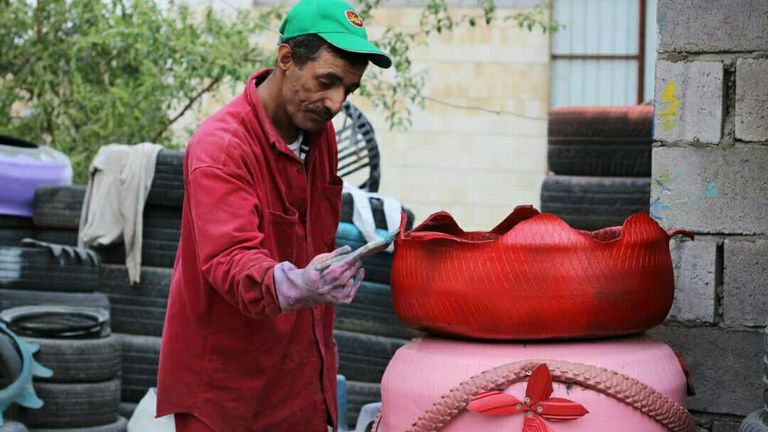 سفيان نعمان يمارس إبداعه