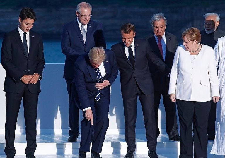 صورة جماعية للزعماء المشاركين بالقمة