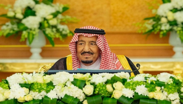 الملك سلمان بن عبدالعزيز آل سعود خلال ترؤسه جلسة مجلس الوزراء السعودي