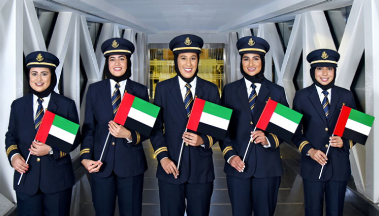 5 إماراتيات يقدن طائرات الإمارات إلى 5 قارات في يوم واحد