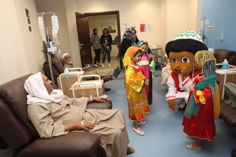 مبادرة "ارسم ضحكة" تنشر البهجة على وجوه مرضى السرطان