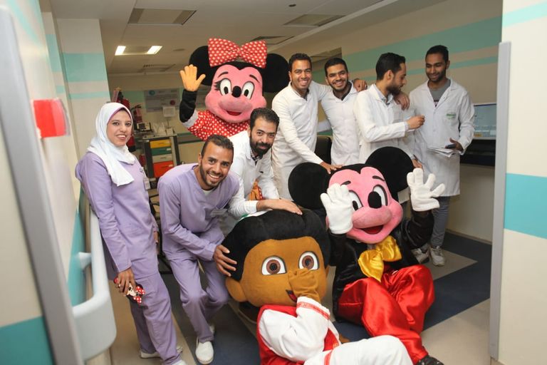 مبادرة "ارسم ضحكة" تنشر البهجة على وجوه مرضى السرطان