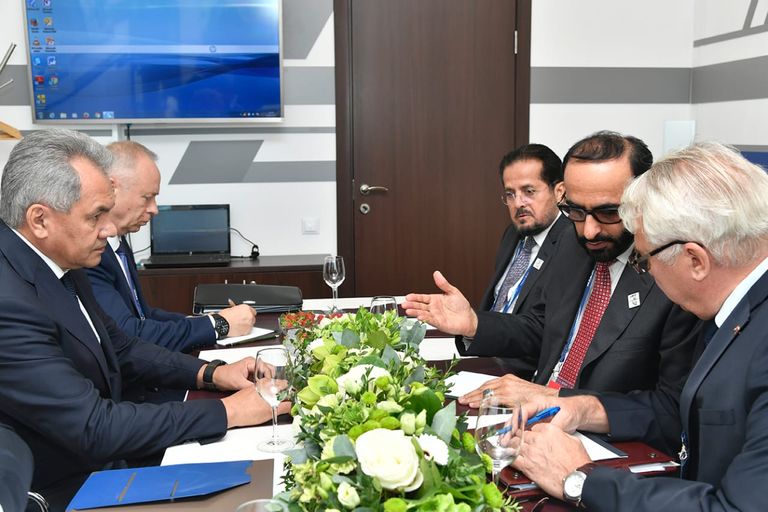 البواردي يتفقد معرض "ماكس 2019" للطيران البواردي يتفقد معرض "ماكس 2019" للطيران