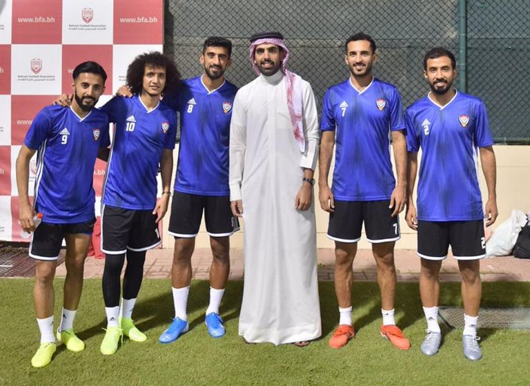 زيارة الشيخ خالد بن سلمان آل خليفة لمعسكر منتخب الإمارات جاسم يعقوب