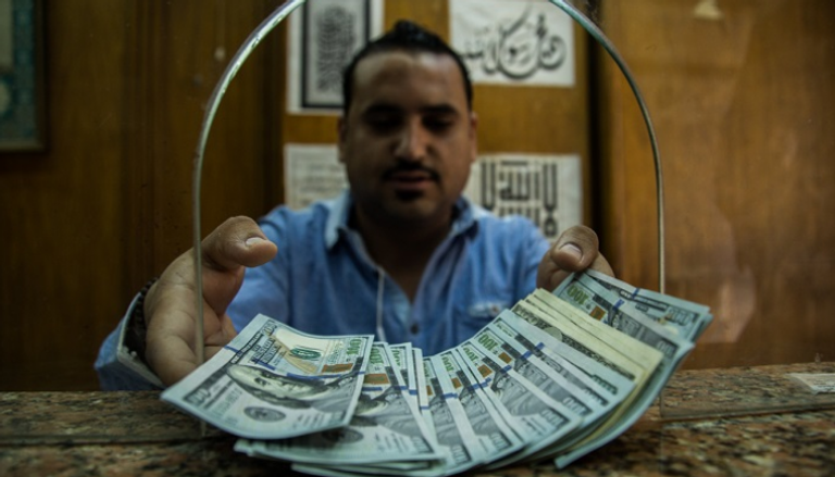 تراجع سعر الدولار أمام الجنيه المصري