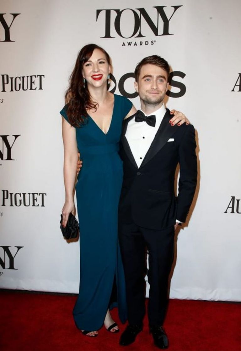 دانييل رادكليف مع إيرين دريك دانييل رادكليف في فيلمه الجديد