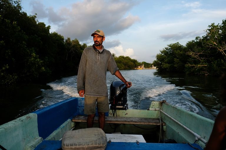 العاصفة مصحوبة برياح تبلغ سرعتها 100 ميل في الساعة