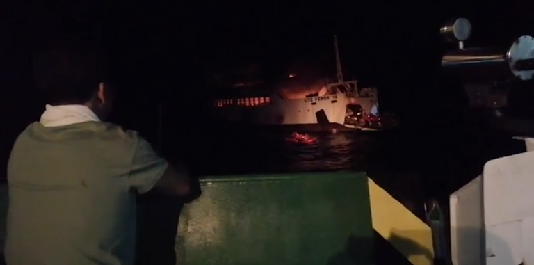 النيران أتت على العبارة بأكملها