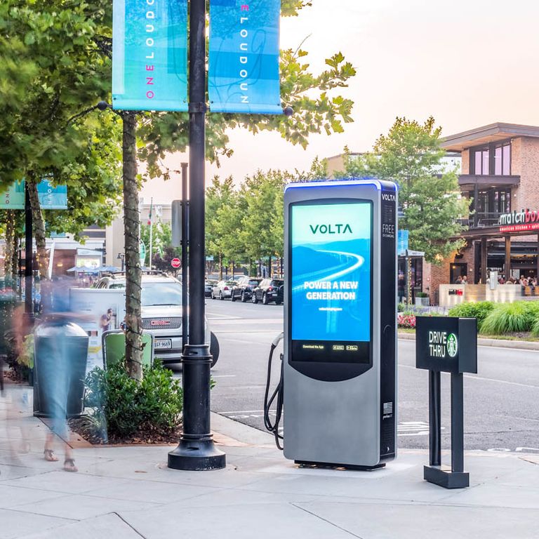 3 وحدات شحن تابعة لمحطات شحن EVGO