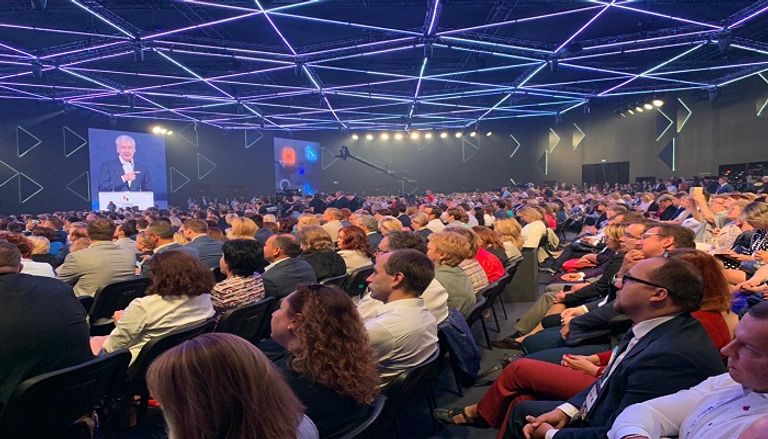 عمدة موسكو يتحدث خلال افتتاح المعرض