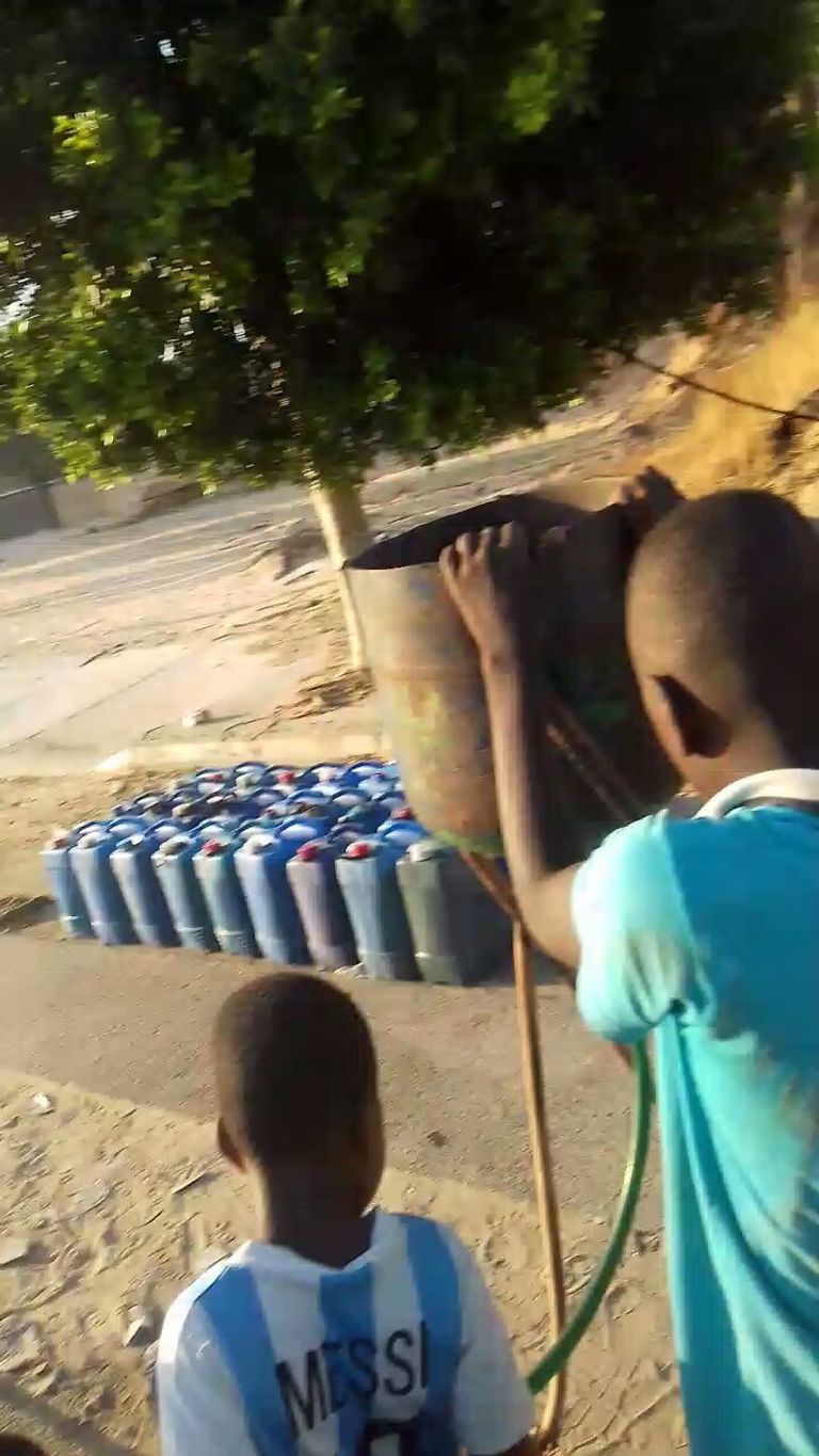 المليشيات تجبر أطفال المهاجرين على العمل المليشيات تجبر أطفال المهاجرين على العمل