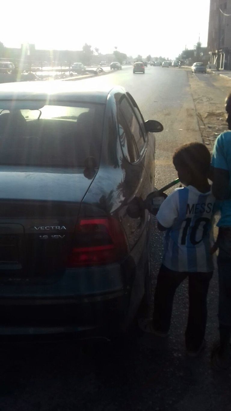 المليشيات تجبر أطفال المهاجرين على العمل المليشيات تجبر أطفال المهاجرين على العمل