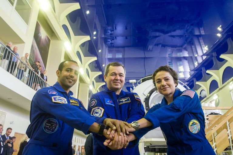 هزاع المنصوري يواصل الاستعداد قبل انطلاقه إلى محطة الفضاء الدولية