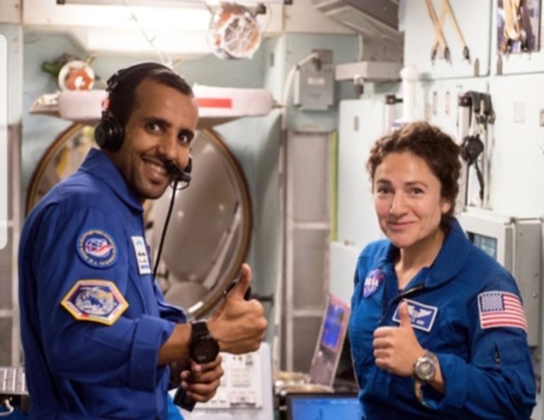 هزاع المنصوري يواصل الاستعداد قبل انطلاقه إلى محطة الفضاء الدولية