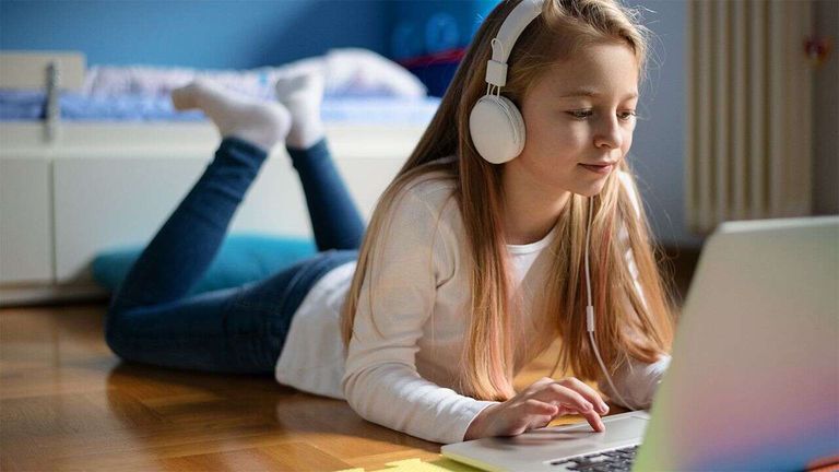 يجب تدريب الطفل على النوم مبكراً