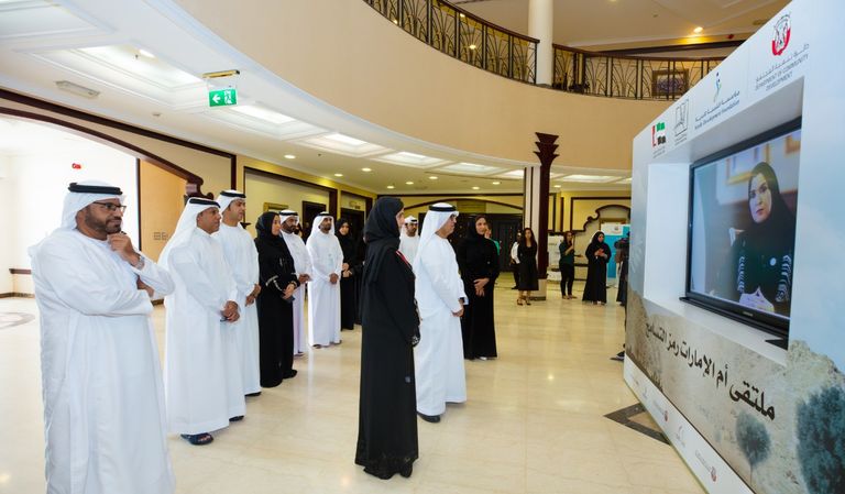 الملتقى ينعقد بالتزامن مع الاحتفال بيوم المرأة الإماراتية