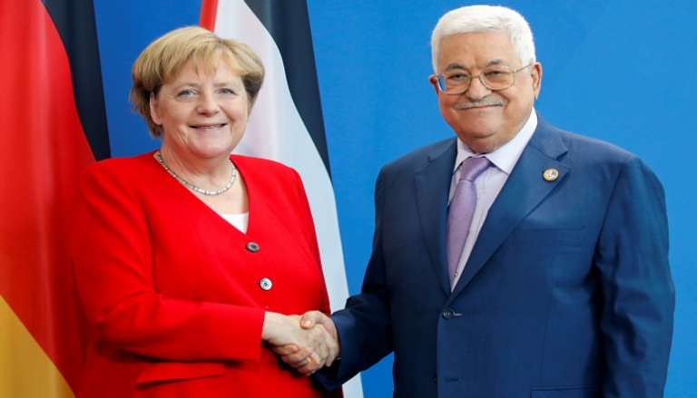 الرئيس الفلسطيني محمود عباس والمستشارة الألمانية أنجيلا ميركل
