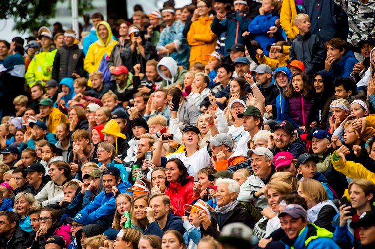 جانب من فعاليات مسابقة "غطسة الموت" في النرويج