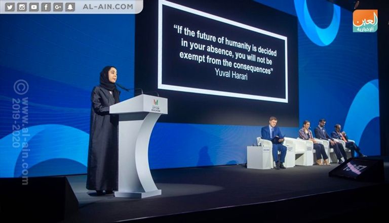 شما المزروعي خلال كلمتها في فعاليات اليوم الثاني من قمة أقدر العالمية بموسكو