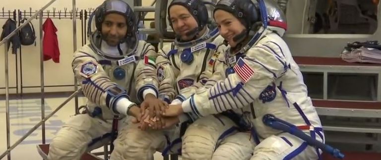 طاقم المهمة 