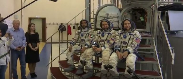 طاقم المهمة 