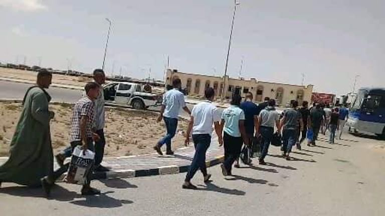 مهاجرون مصريون تم ترحيلهم  قارب هجرة غير شرعية قبالة السواحل الليبية- أرشيفية