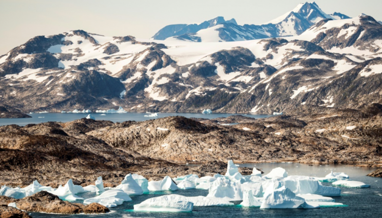 جبال جليدية قبالة جرينلاند
