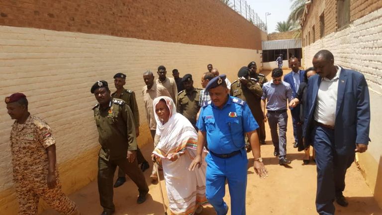 عائشة موسى السعيد عضو مجلس السيادة السوداني في سجن كوبر رجاء نيكولا عبد المسيح عضو مجلس السيادة السوداني في سجن كوبر