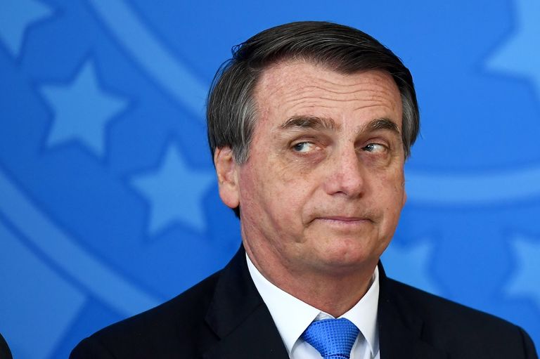 مليشيا الحوثي تتخلص من مواد غذائية رغم معاناة اليمنيين من الجوع