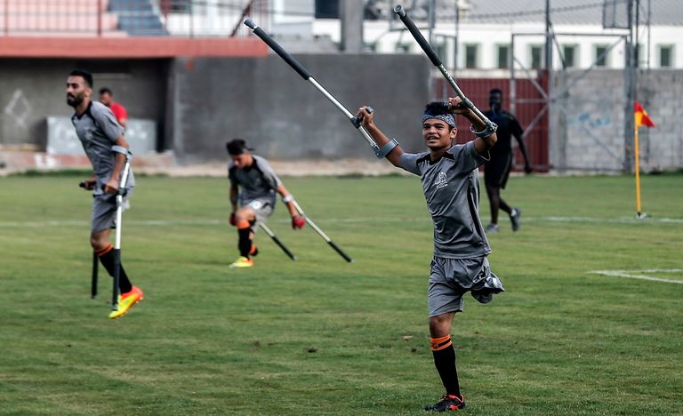 مليشيا الحوثي تتخلص من مواد غذائية رغم معاناة اليمنيين من الجوع