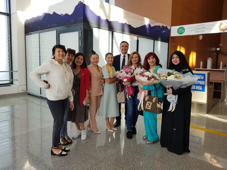 مصممة الأزياء الإماراتية منى المنصوري