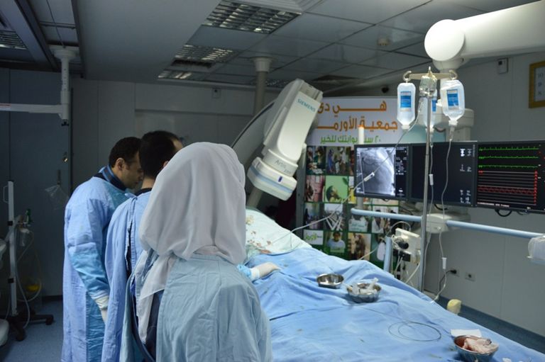 "طمن قلبك" مبادرة تقدم الخدمة الطبية لمرضى القلب غير القادرين