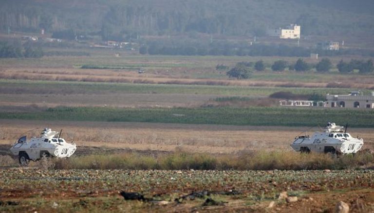 مدرعات تابعة للأمم المتحدة على الحدود اللبنانية الإسرائيلية - رويترز