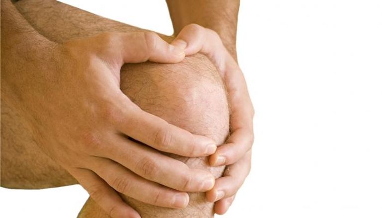 تزداد فرص الإصابة بخشونة الركبة مع التقدم في العمر - أرشيفية