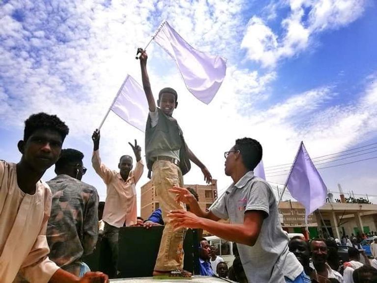 موكب شعبي يصل إلى بورتسودان لحقن الدماء